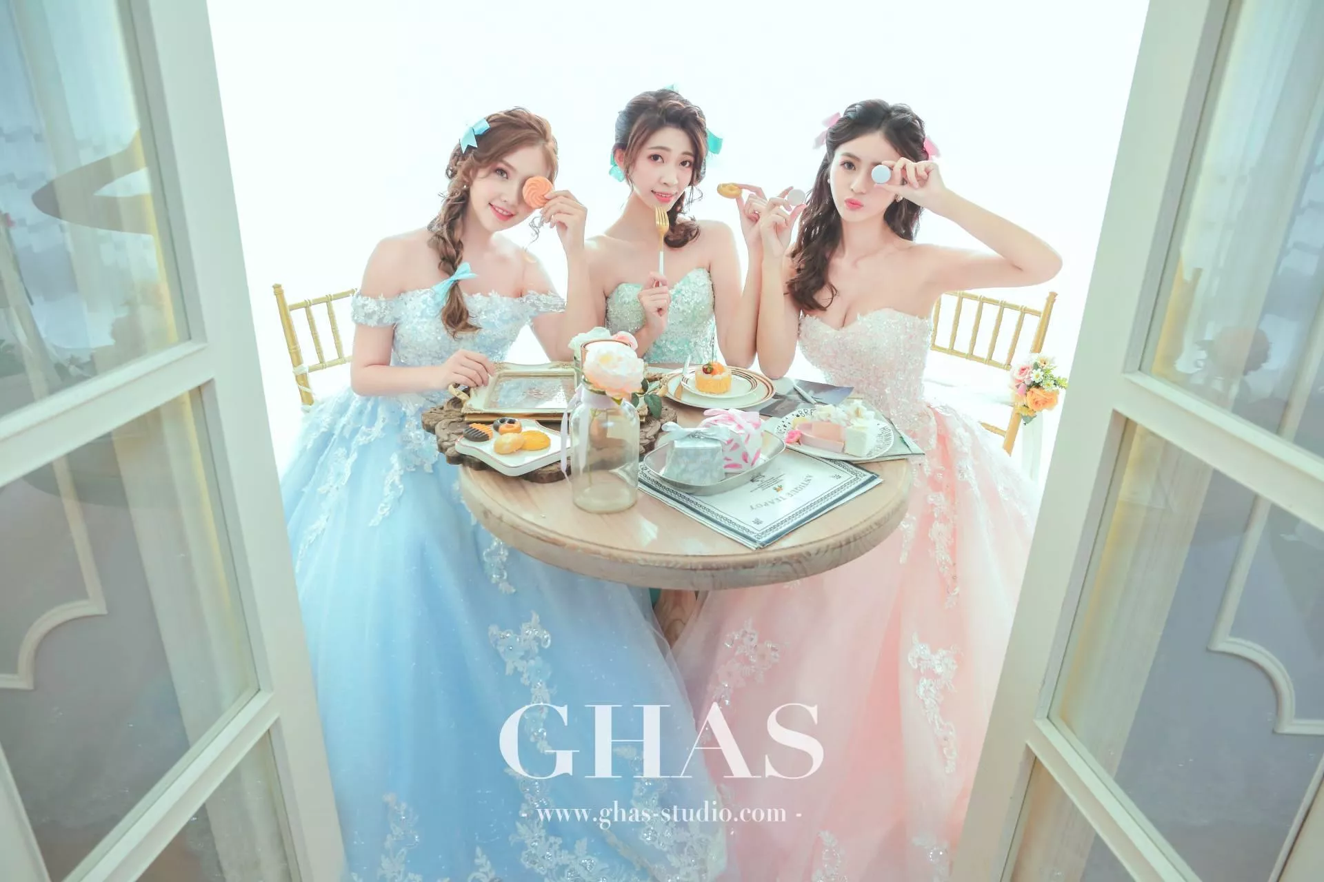 桃園中壢閨蜜婚紗推薦-GHAS葛黑斯幸福攝影-GHAS葛黑斯幸福攝影-中壢美肌韓式證件照/面試履歷照/桃園專業形象照